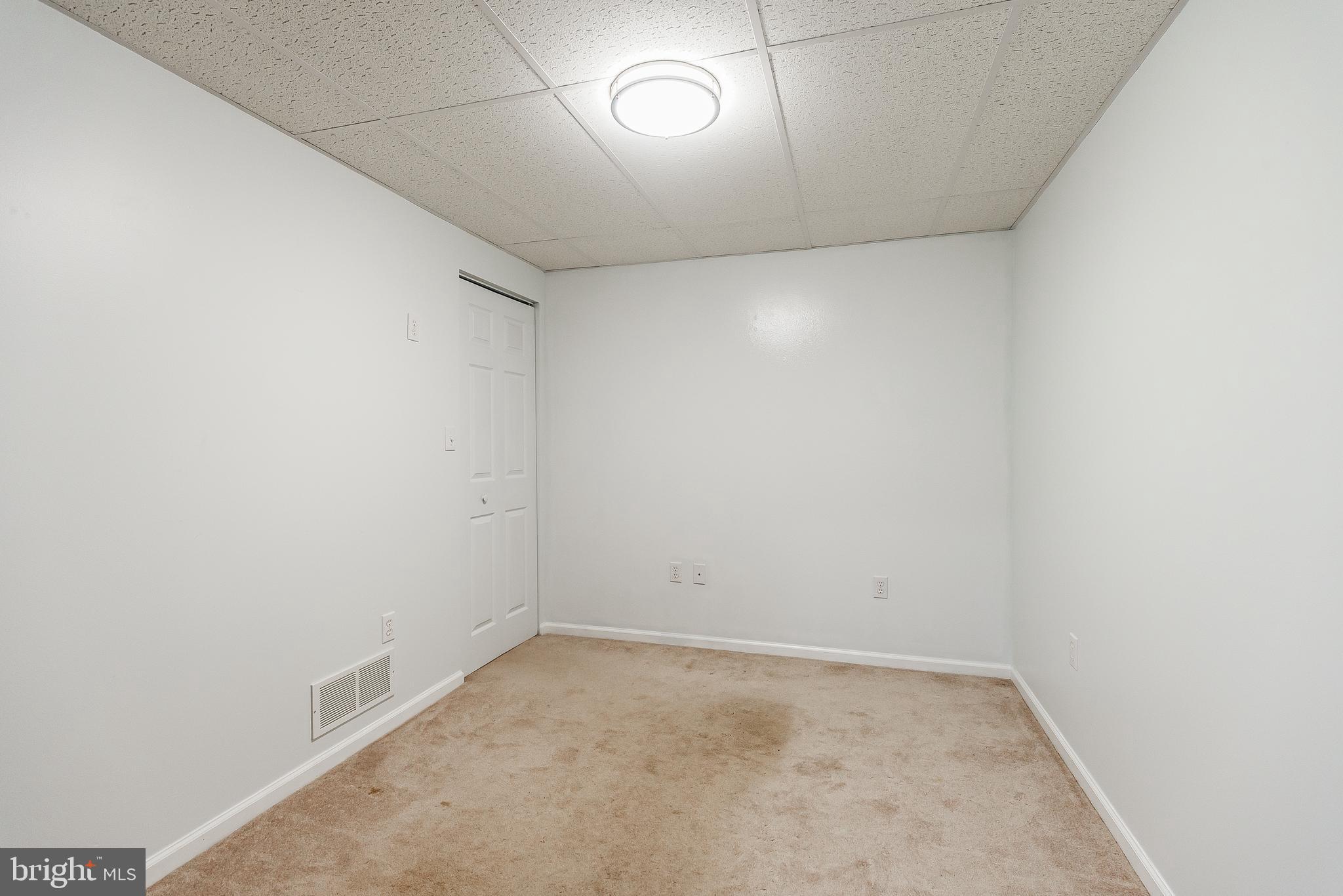 VERNON COURT - Residential Lease