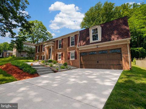 Photo of 8411 Thornberry Drive W, UPPER MARLBORO, MD 20772 (MLS # MDPG2207422)