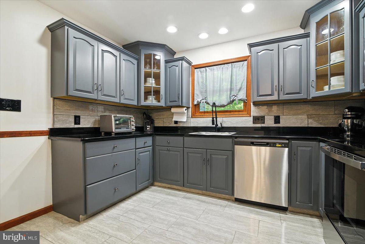 190 SANDLEWOOD DRIVE