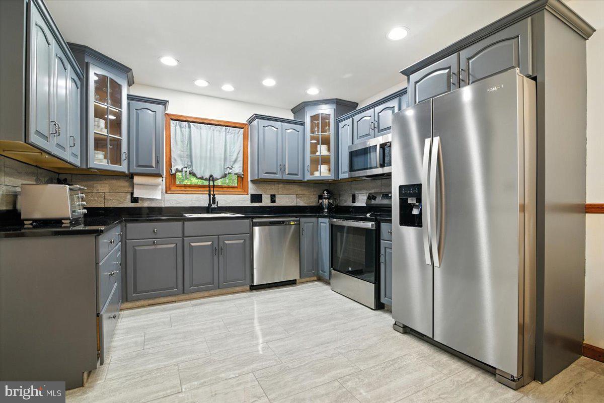 190 SANDLEWOOD DRIVE