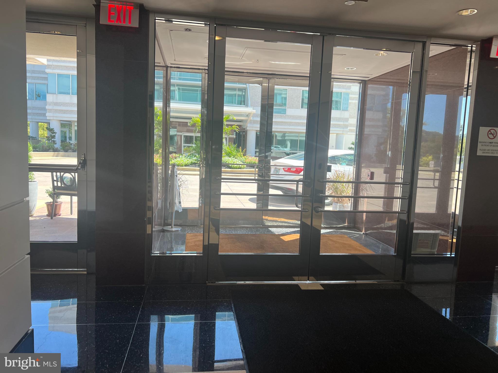 200 BARR HARBOR DR. #290