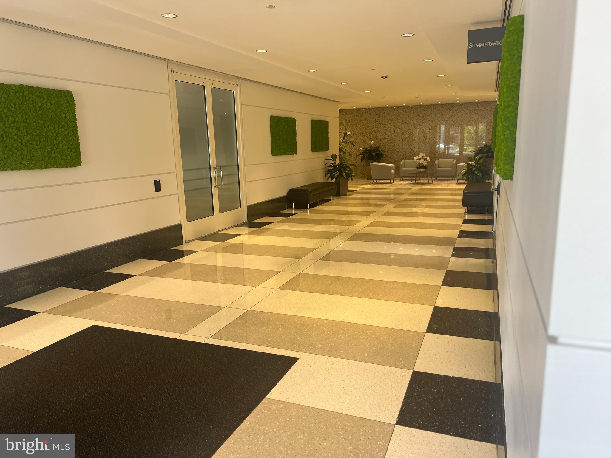 200 BARR HARBOR DR. #290