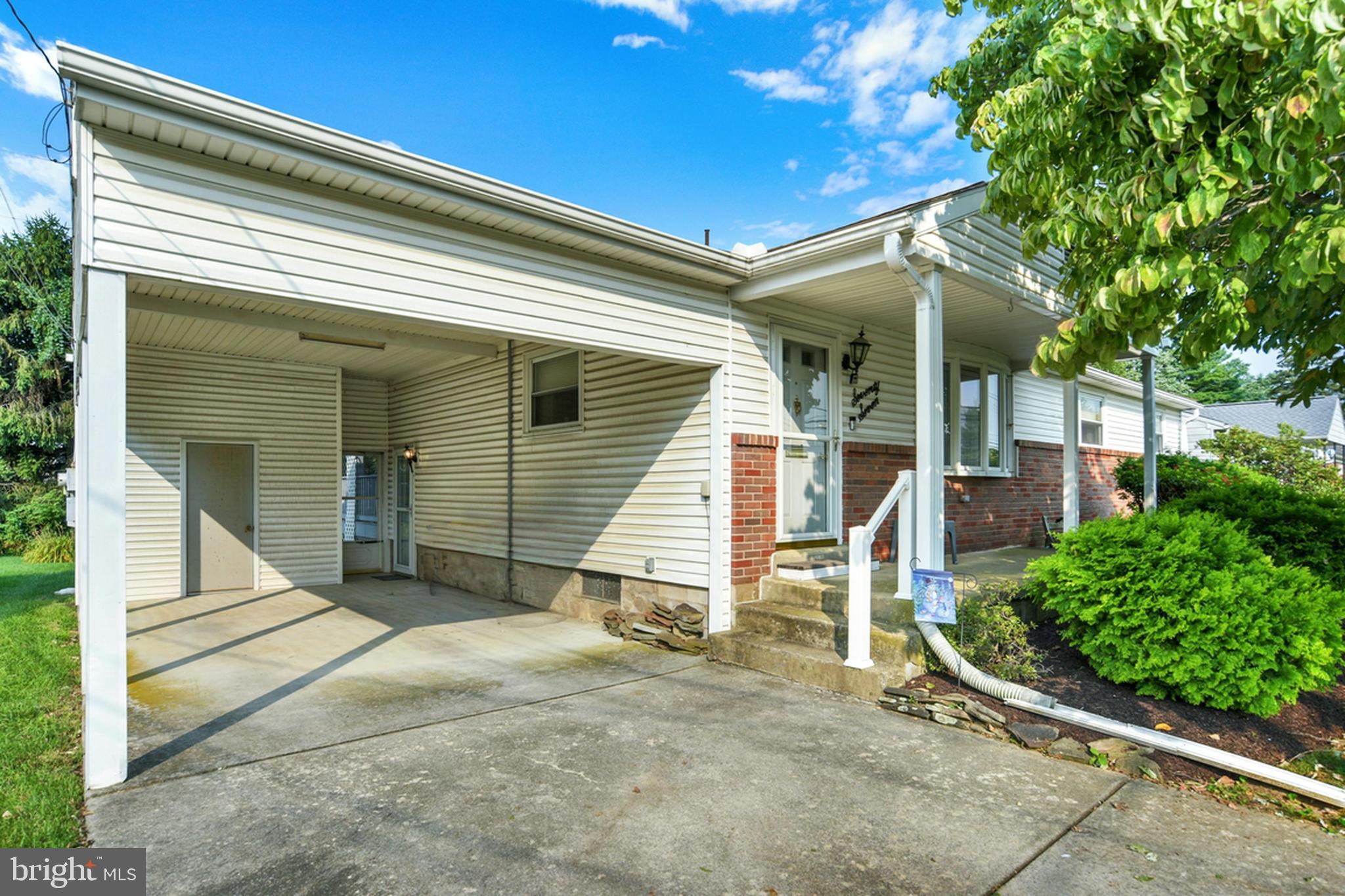 77 KENSINGTON DRIVE