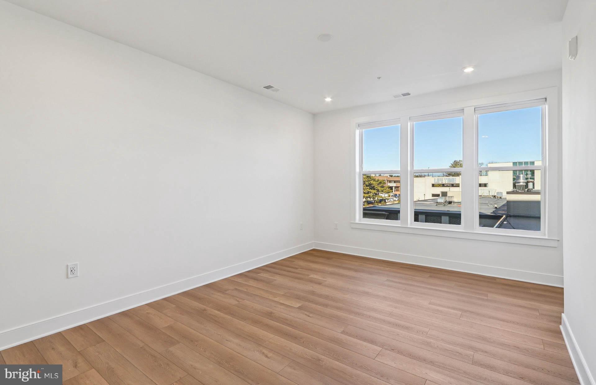 THE FLATS AT NORTHSIDE - Residential