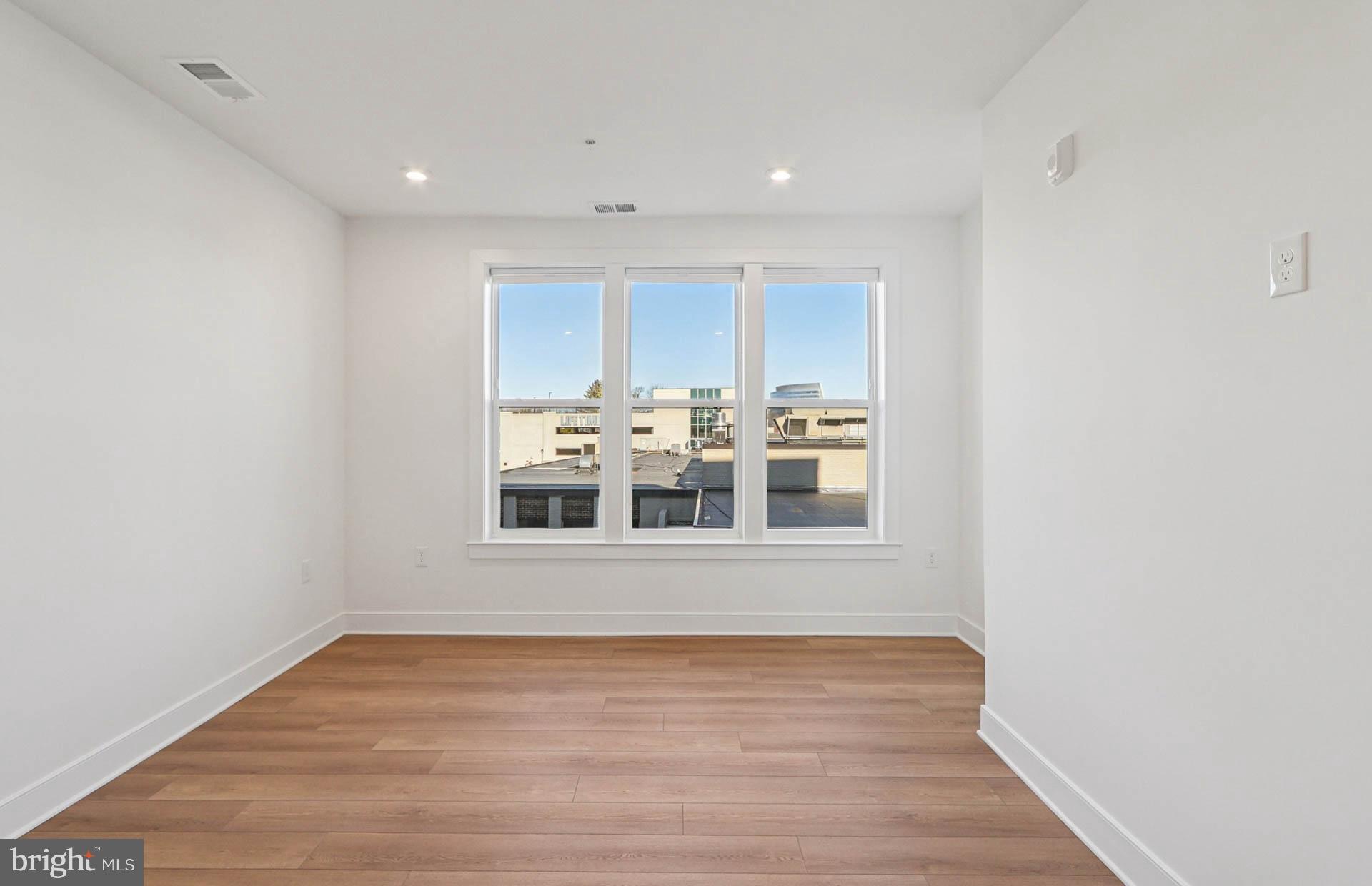 THE FLATS AT NORTHSIDE - Residential