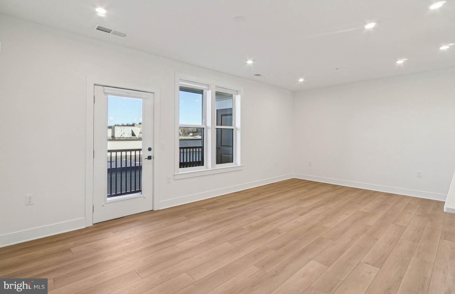 THE FLATS AT NORTHSIDE - Residential