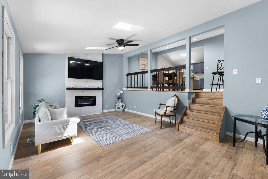 1035 LAKEVIEW DRIVE