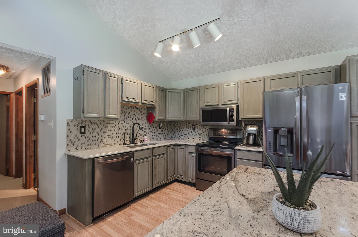 SLEEPY CREEK FARMS - Residential