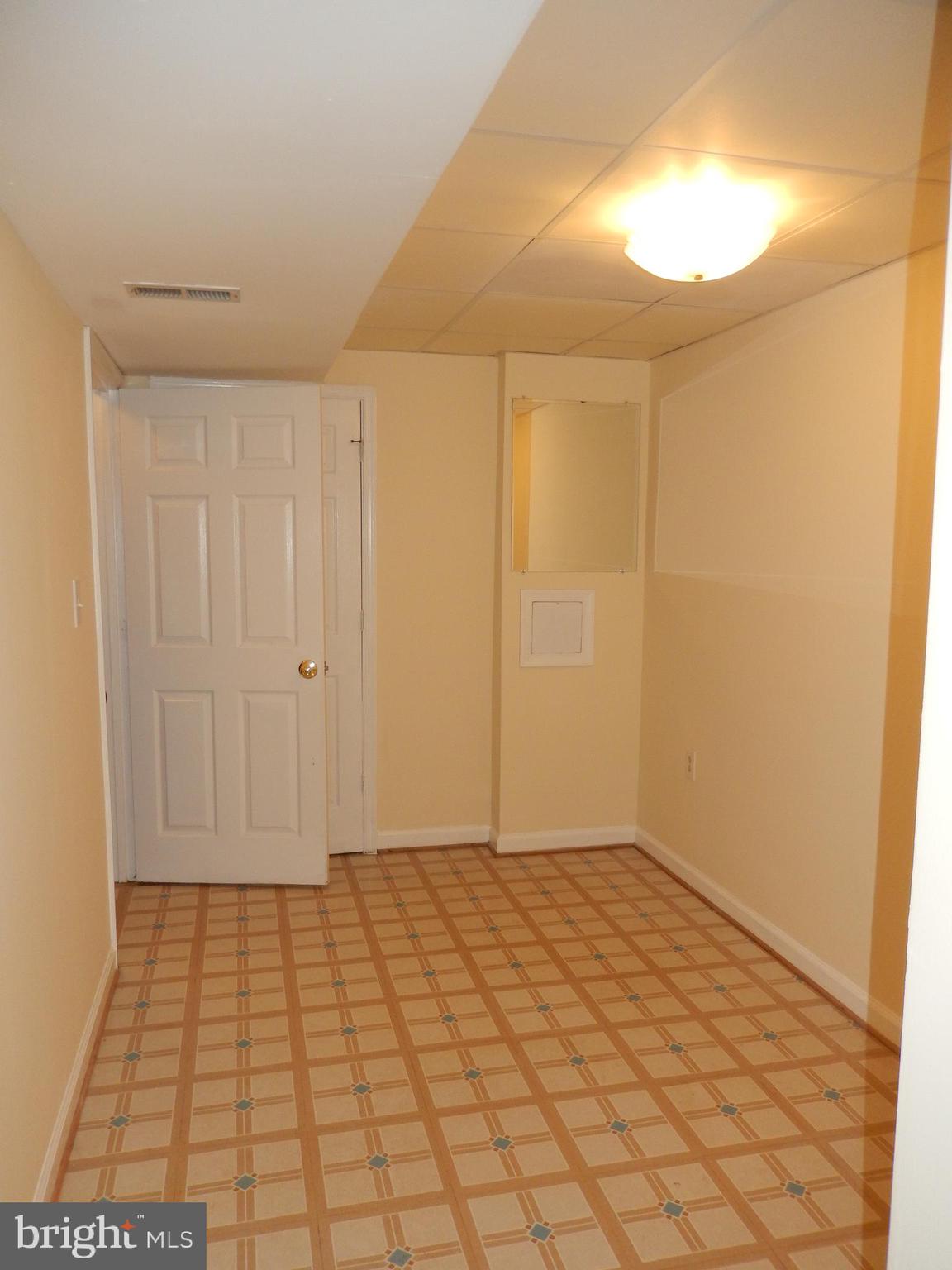 DERWOOD STATION - Residential Lease