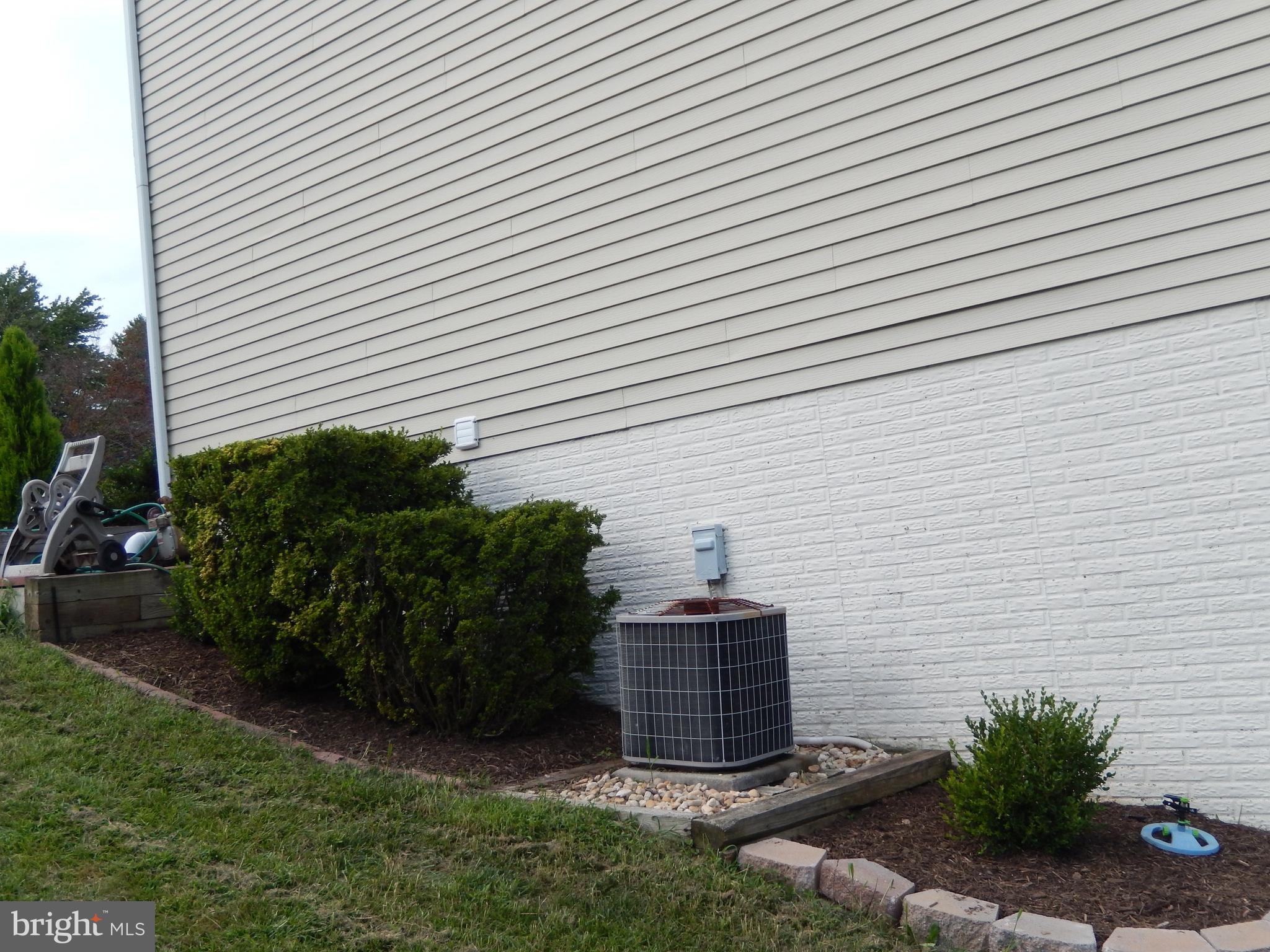 DERWOOD STATION - Residential Lease