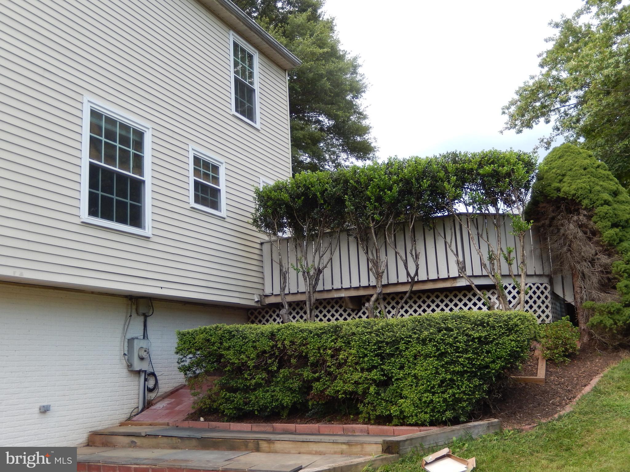 DERWOOD STATION - Residential Lease