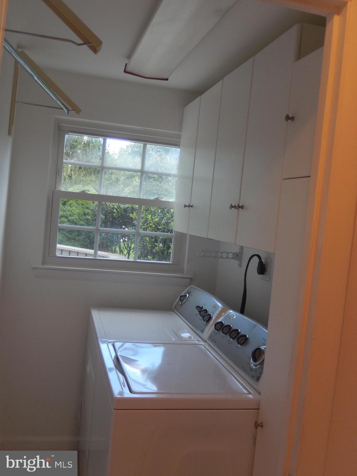 DERWOOD STATION - Residential Lease