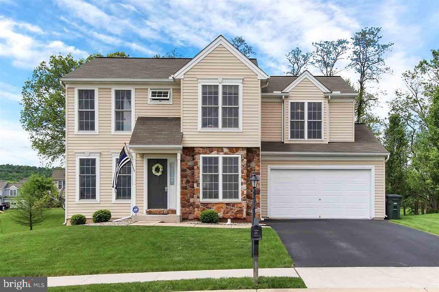 Lovely 4 bed home in Northeastern schools in Bennett Run. Beautiful backyard with a lovely view of plants and trees in and around small waterway. Great patio for entertaining! Expand your living space into the full basement waiting for your design and imagination. Great floor plan with eat-in kitchen and separate dining room! Home warranty included!