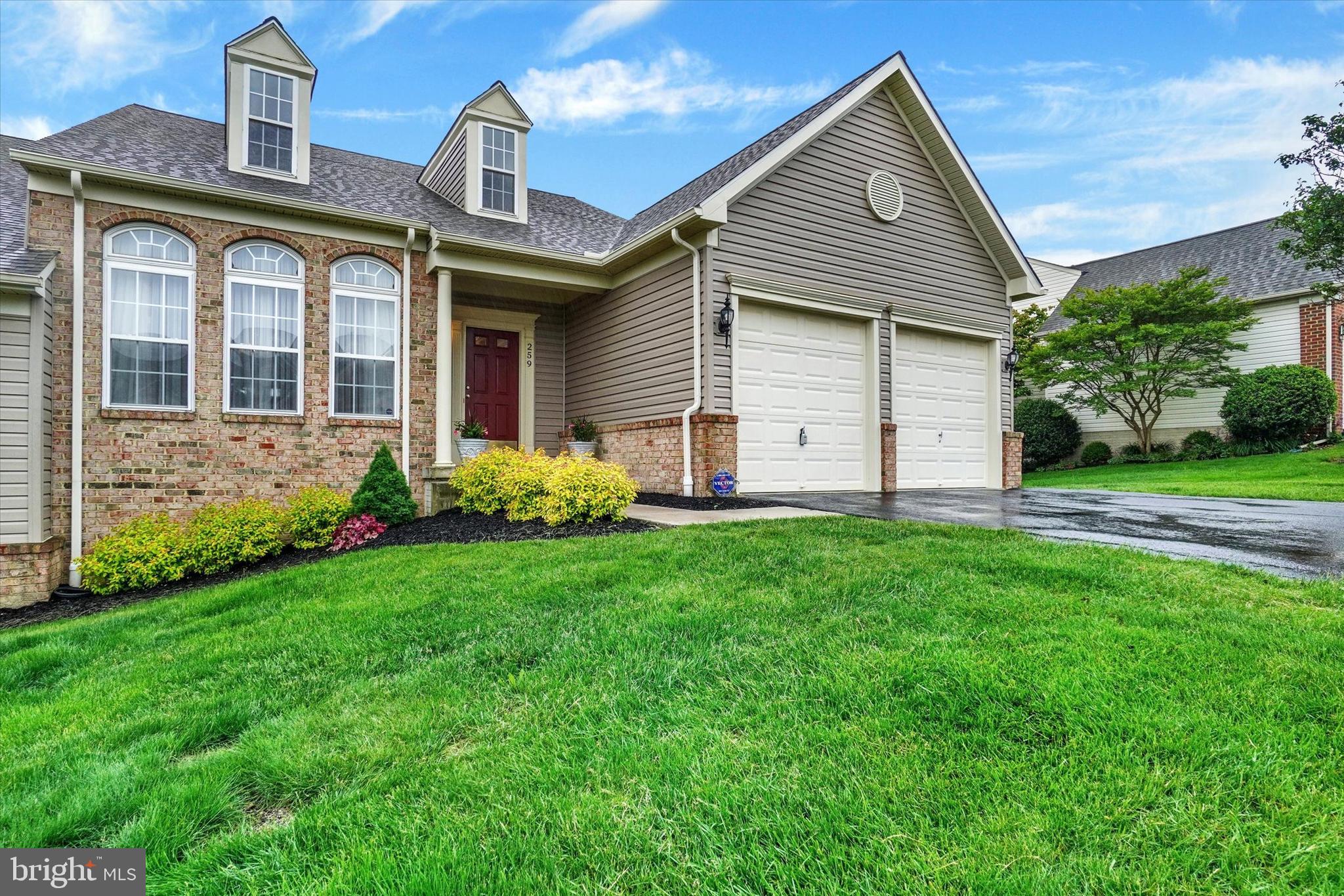 259 PROSPECT CIRCLE 8