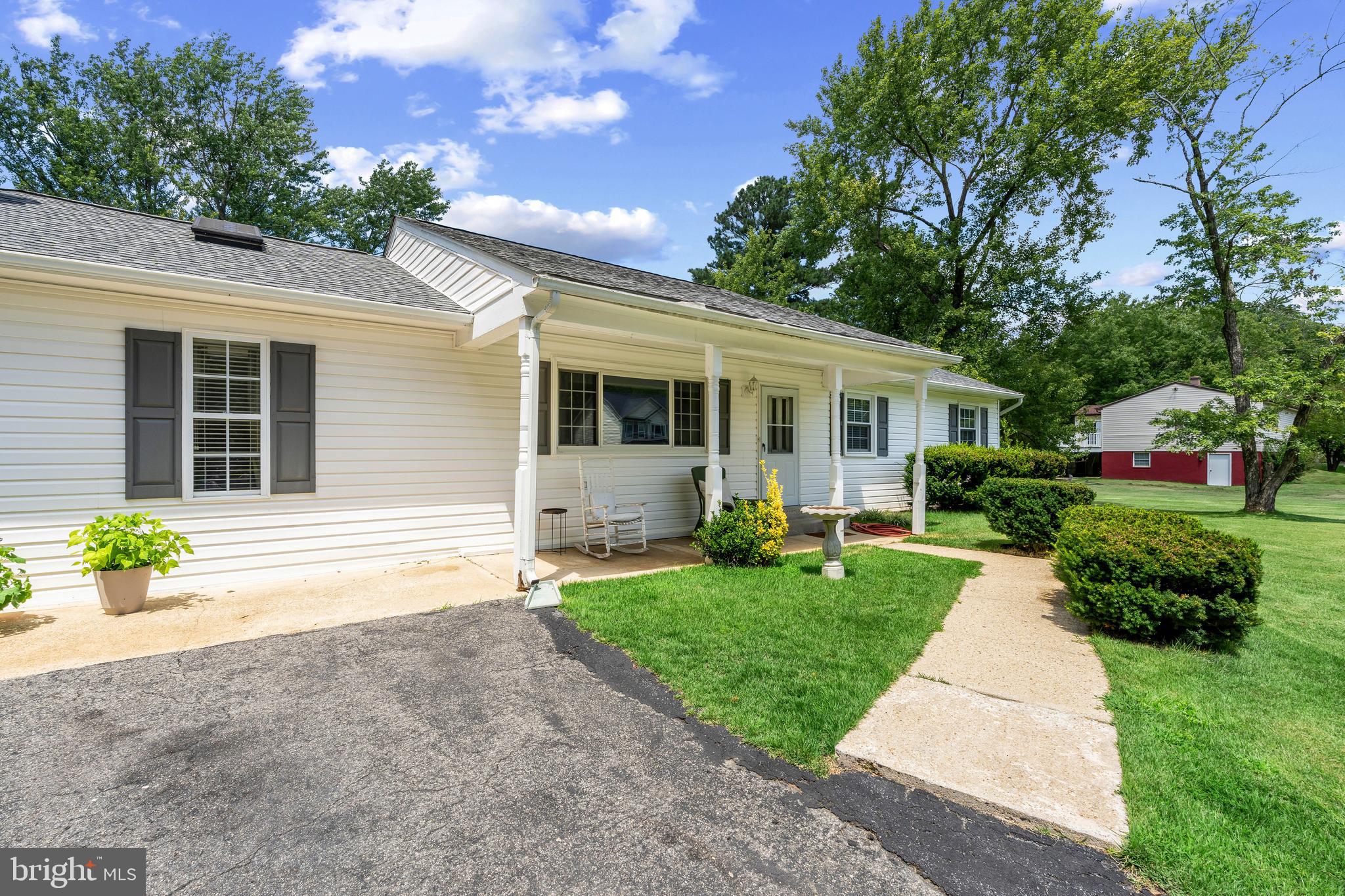 4915 QUADE CIRCLE