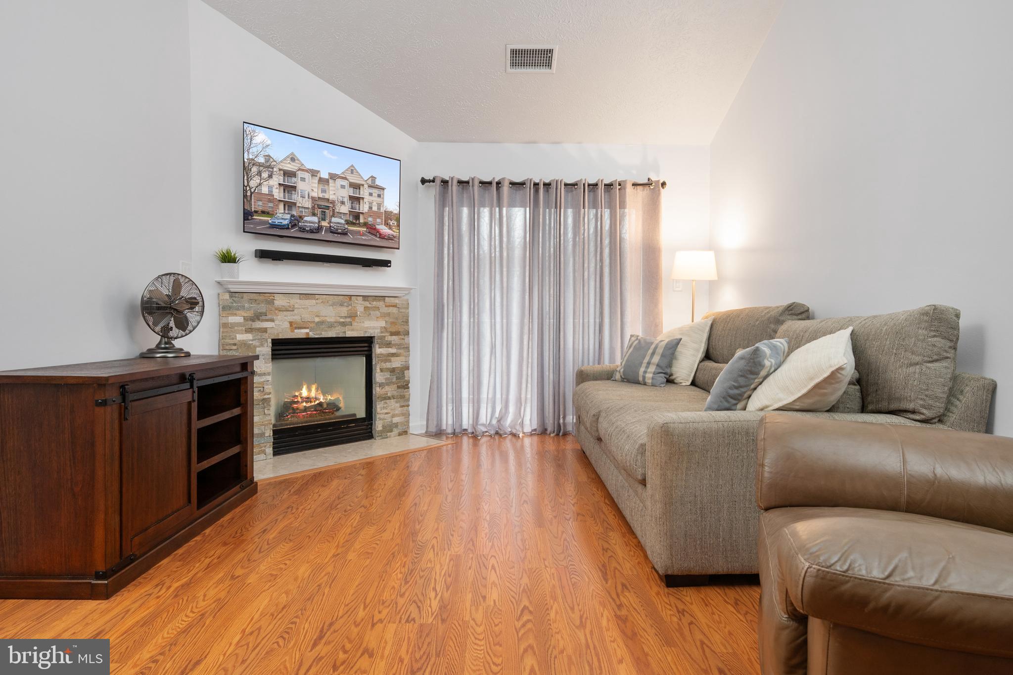 LARGO TOWN CENTER CONDOMINIUMS - Residential