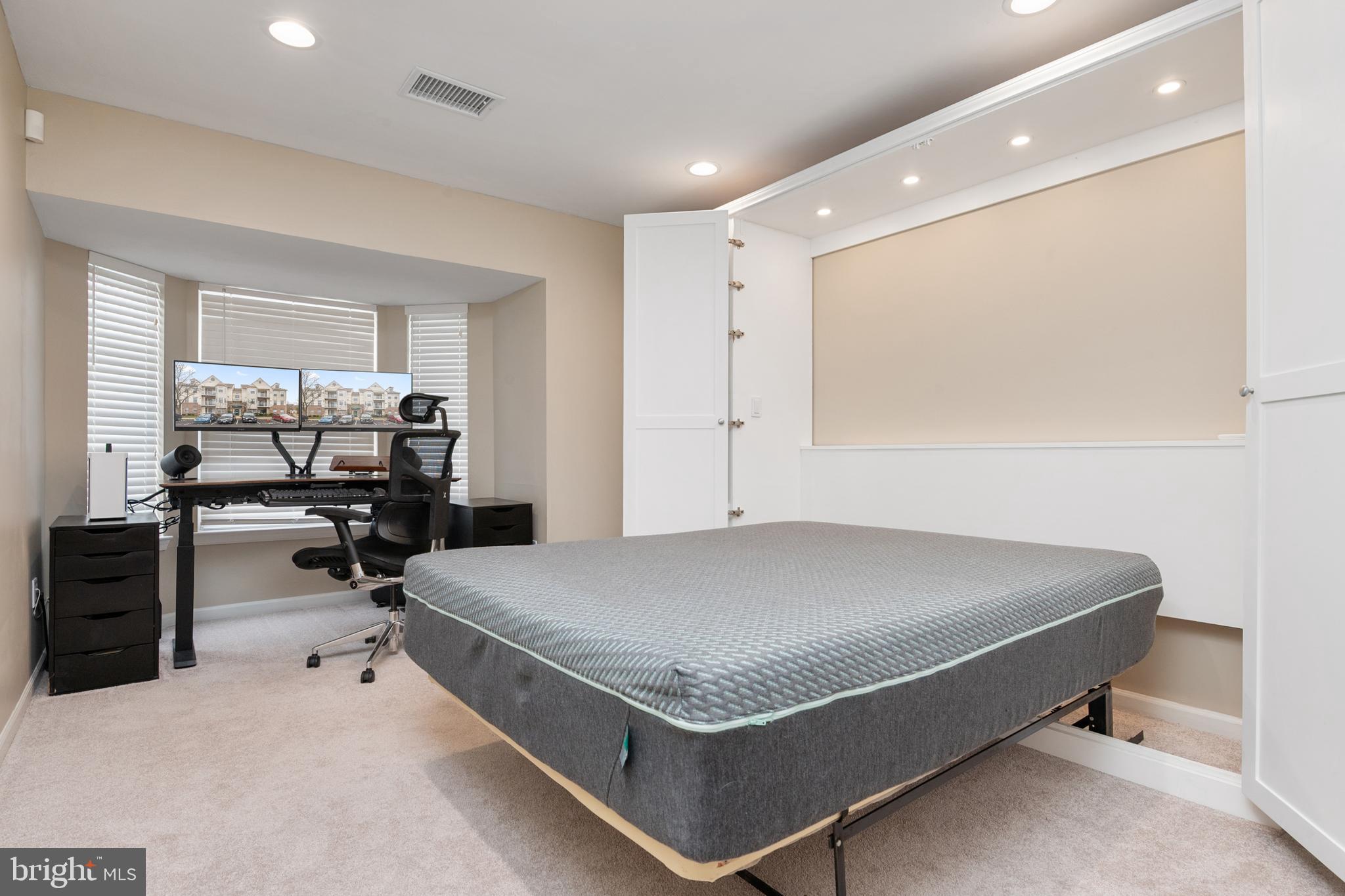 LARGO TOWN CENTER CONDOMINIUMS - Residential