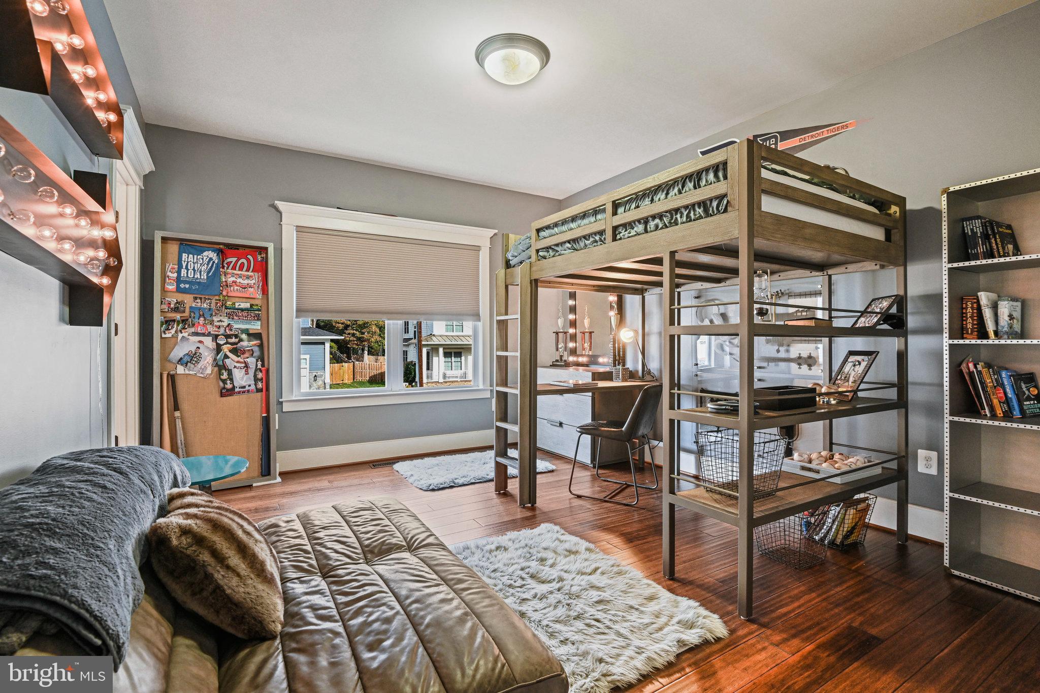 VIENNA WOODS - Residential