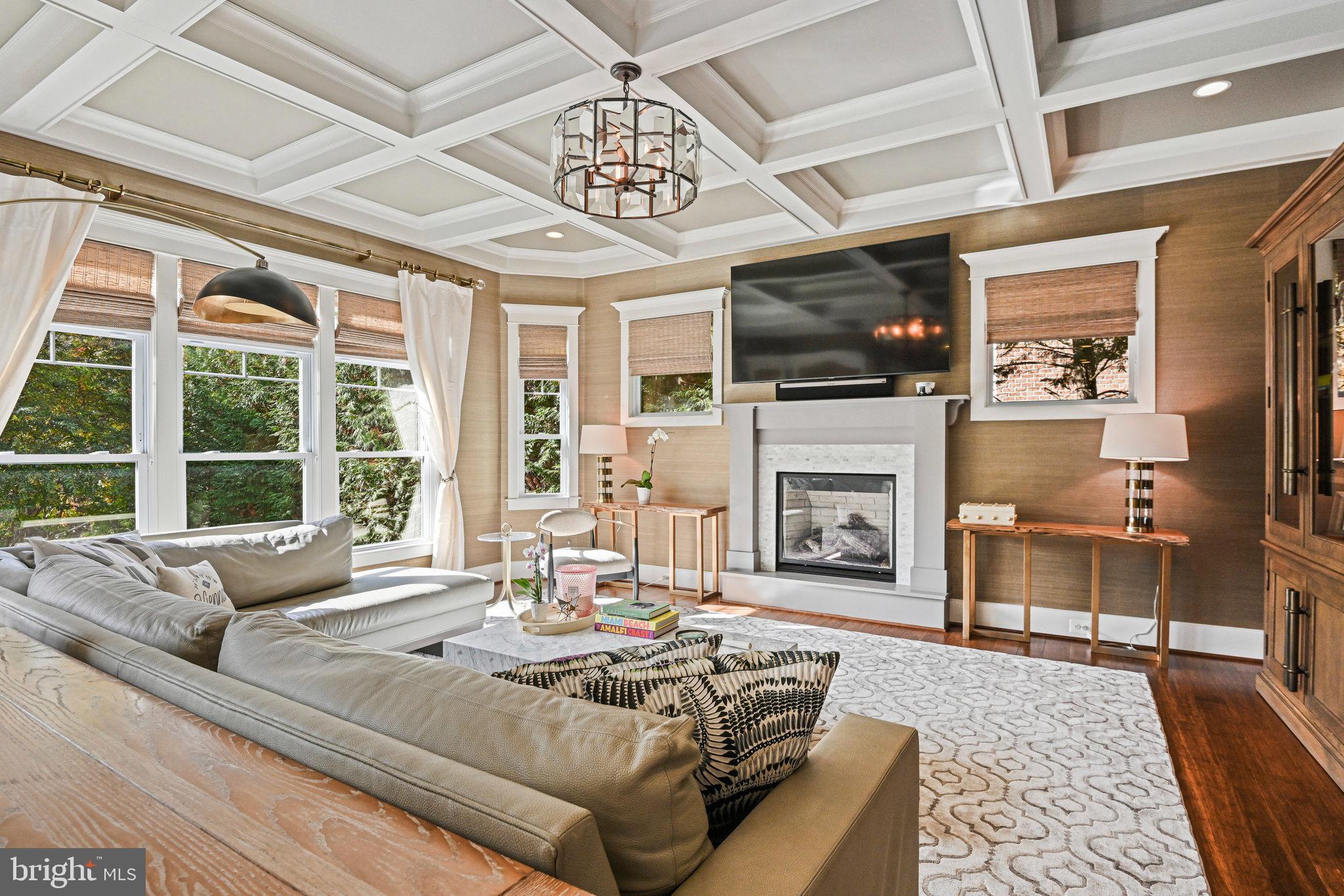 VIENNA WOODS - Residential