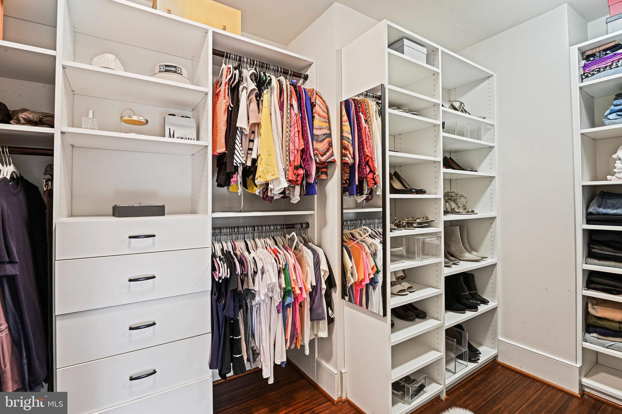 VIENNA WOODS - Residential