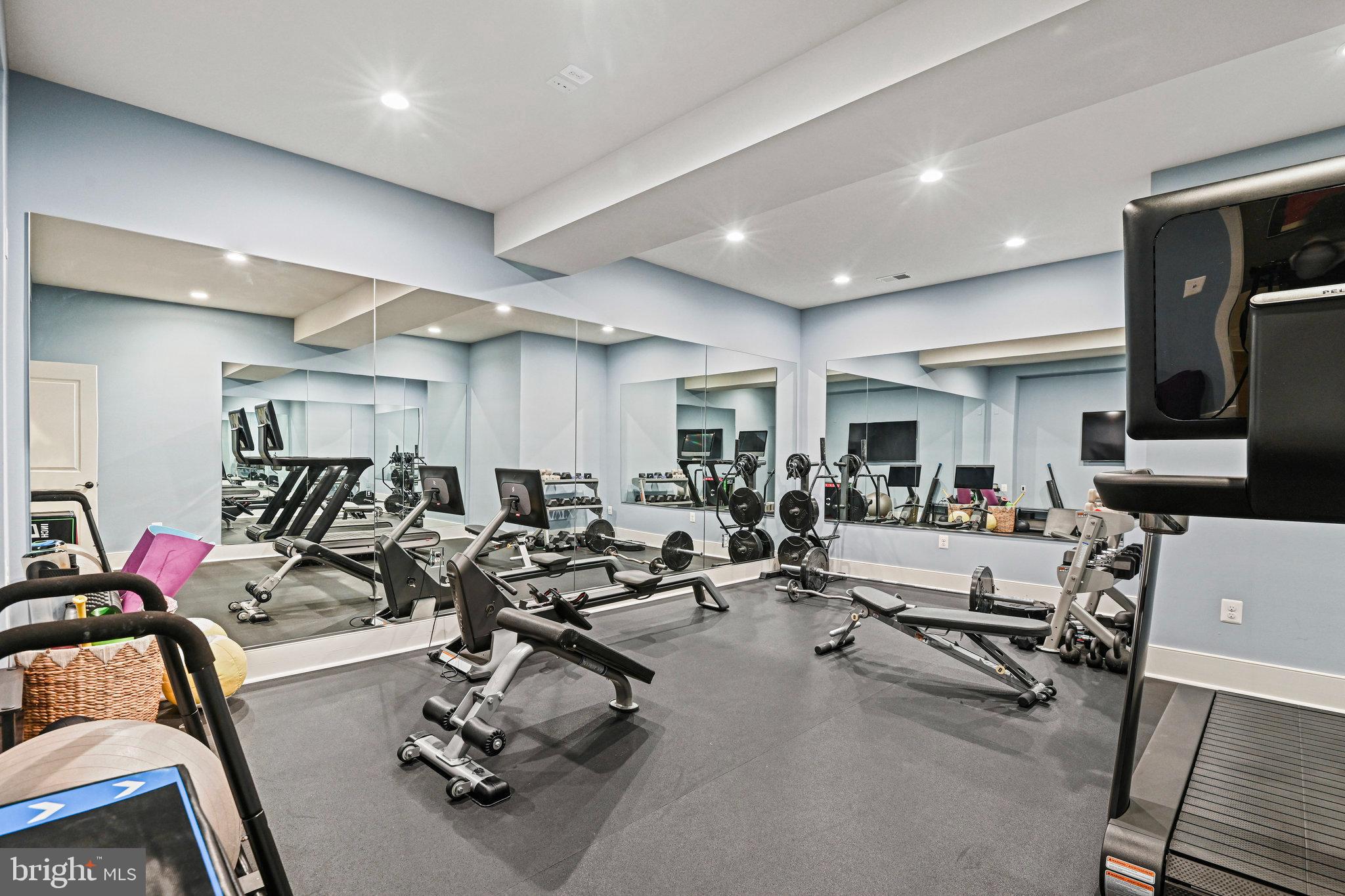 VIENNA WOODS - Residential