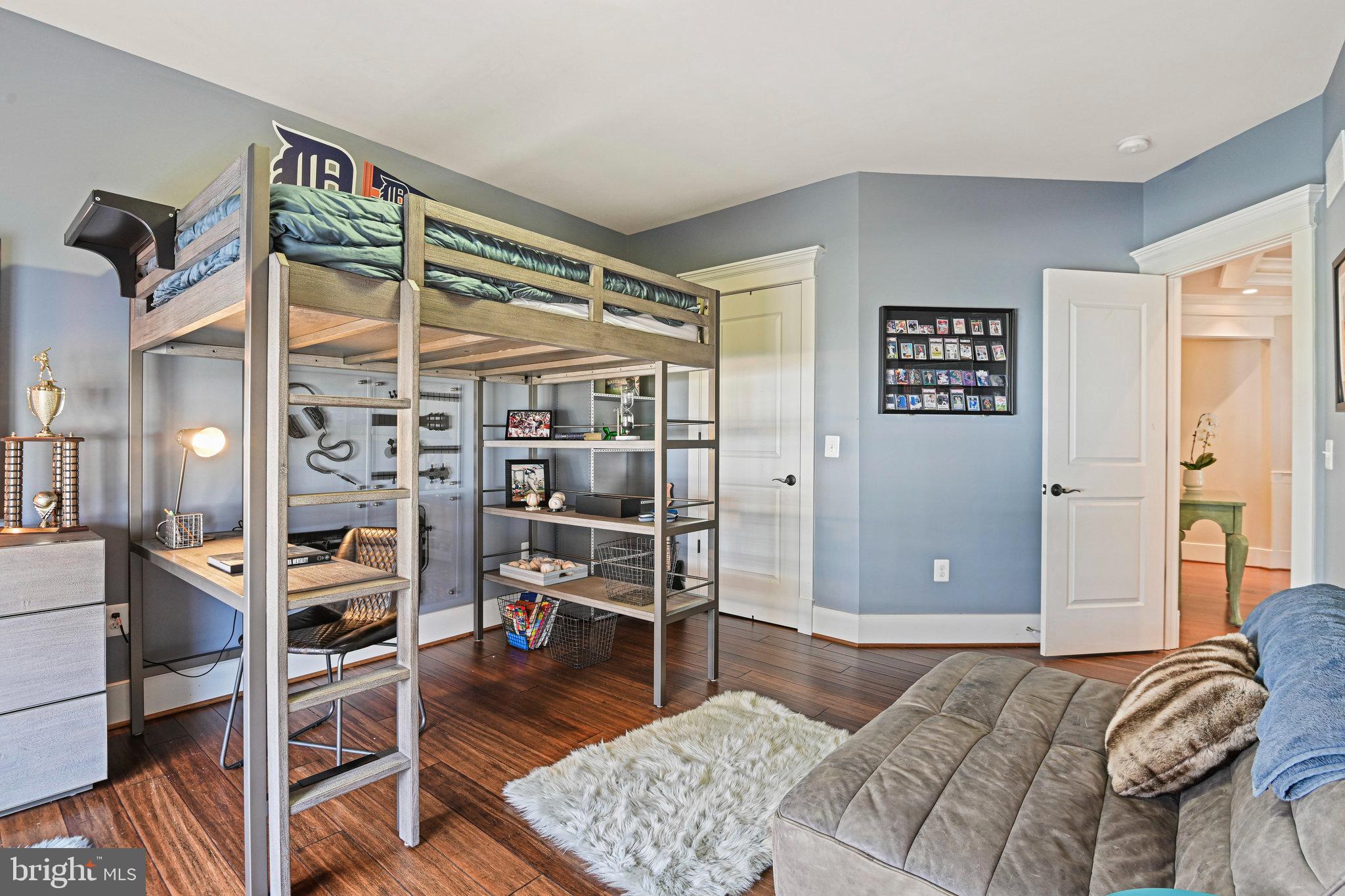 VIENNA WOODS - Residential