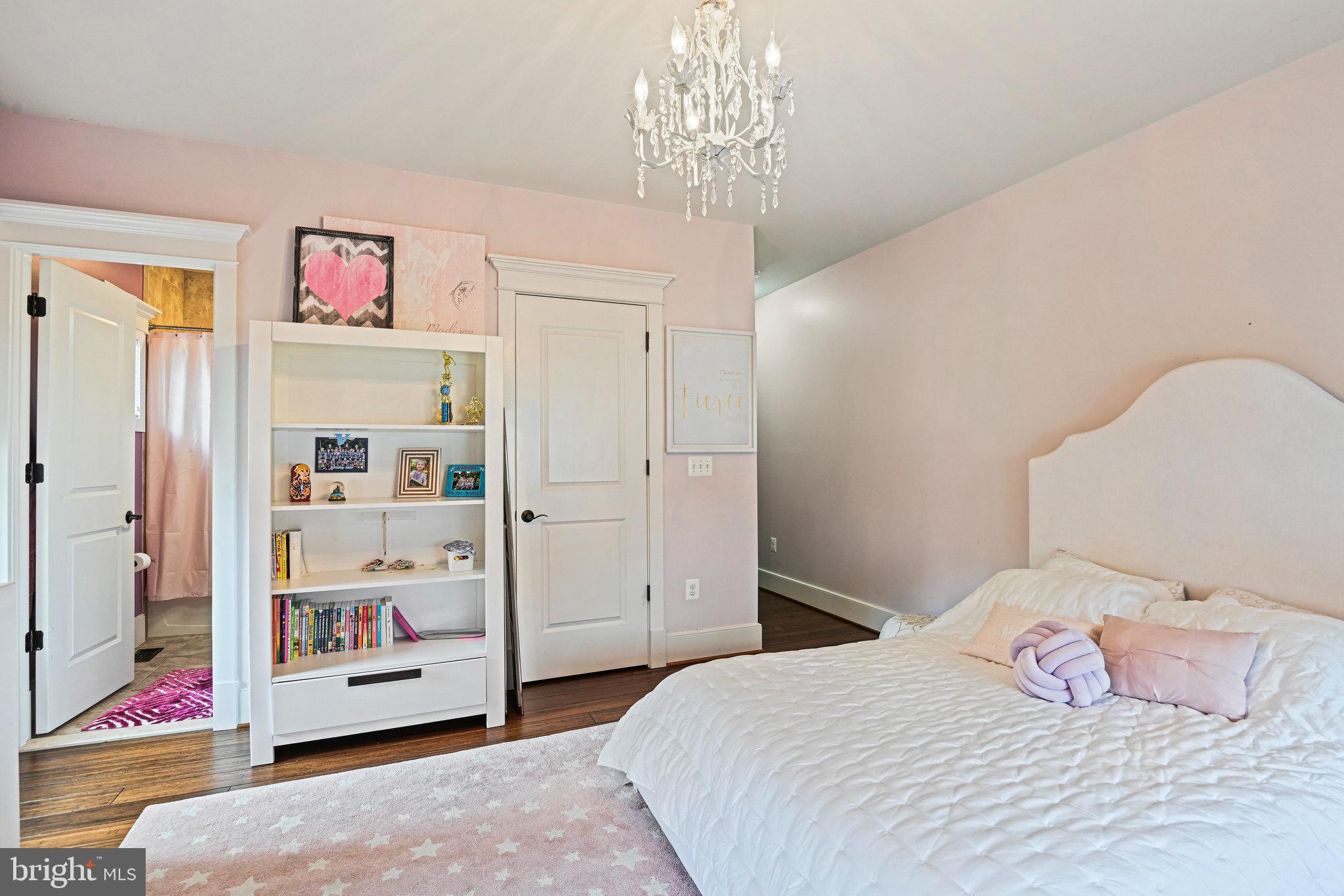 VIENNA WOODS - Residential