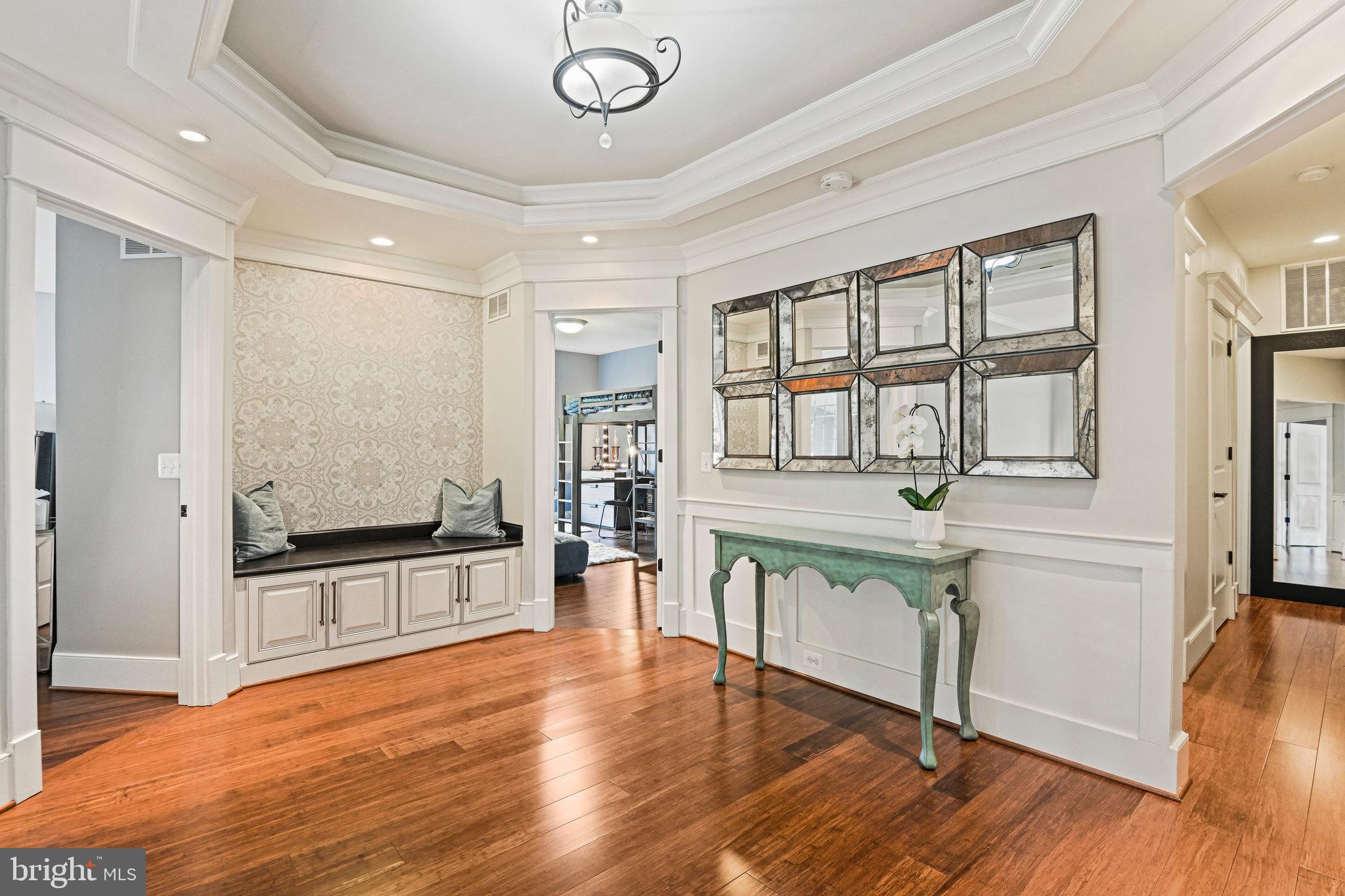 VIENNA WOODS - Residential