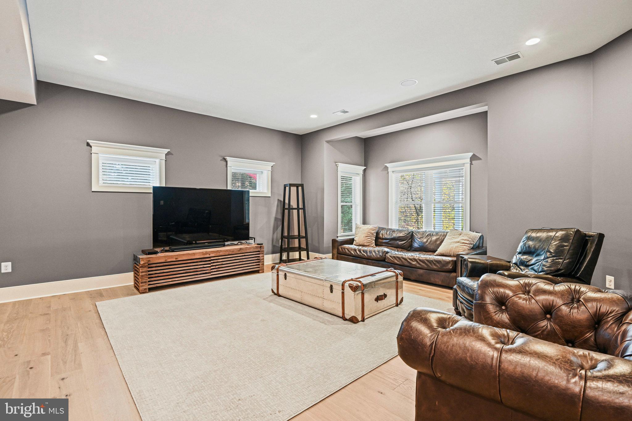 VIENNA WOODS - Residential