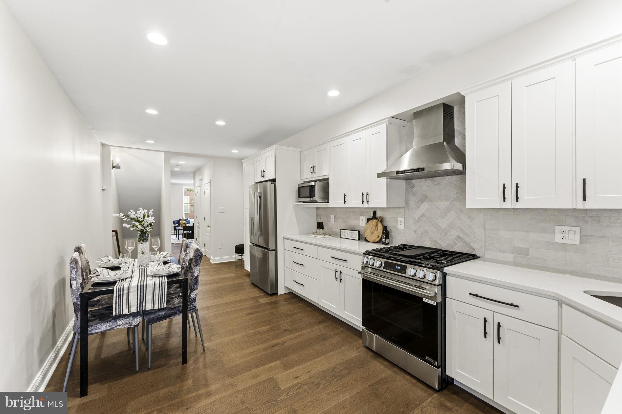 8 W FORT AVENUE