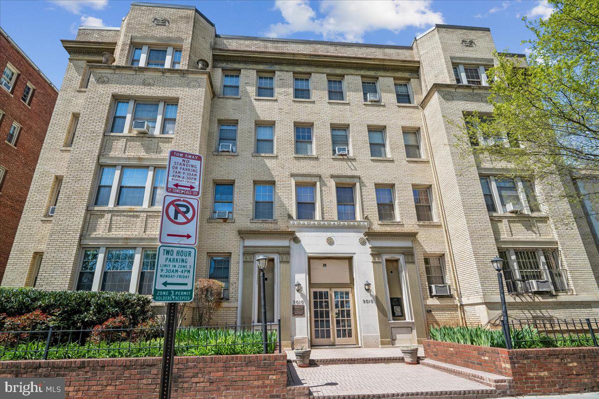 3010 WISCONSIN AVENUE NW 209