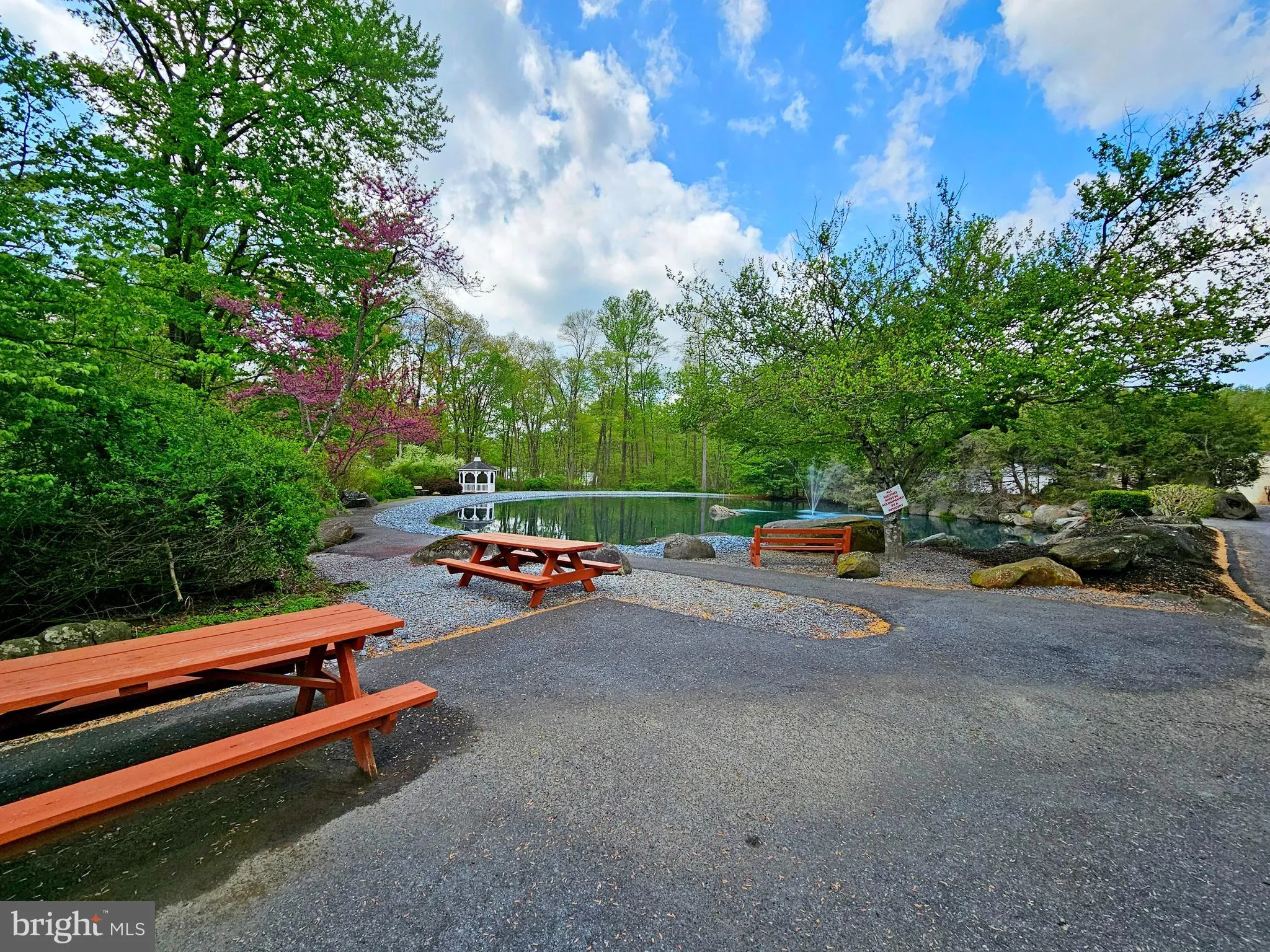 Manheim, Pennsylvania 17545, United States, 2 Bedrooms Bedrooms, ,1 BathroomBathrooms,Residential,Pending,122916