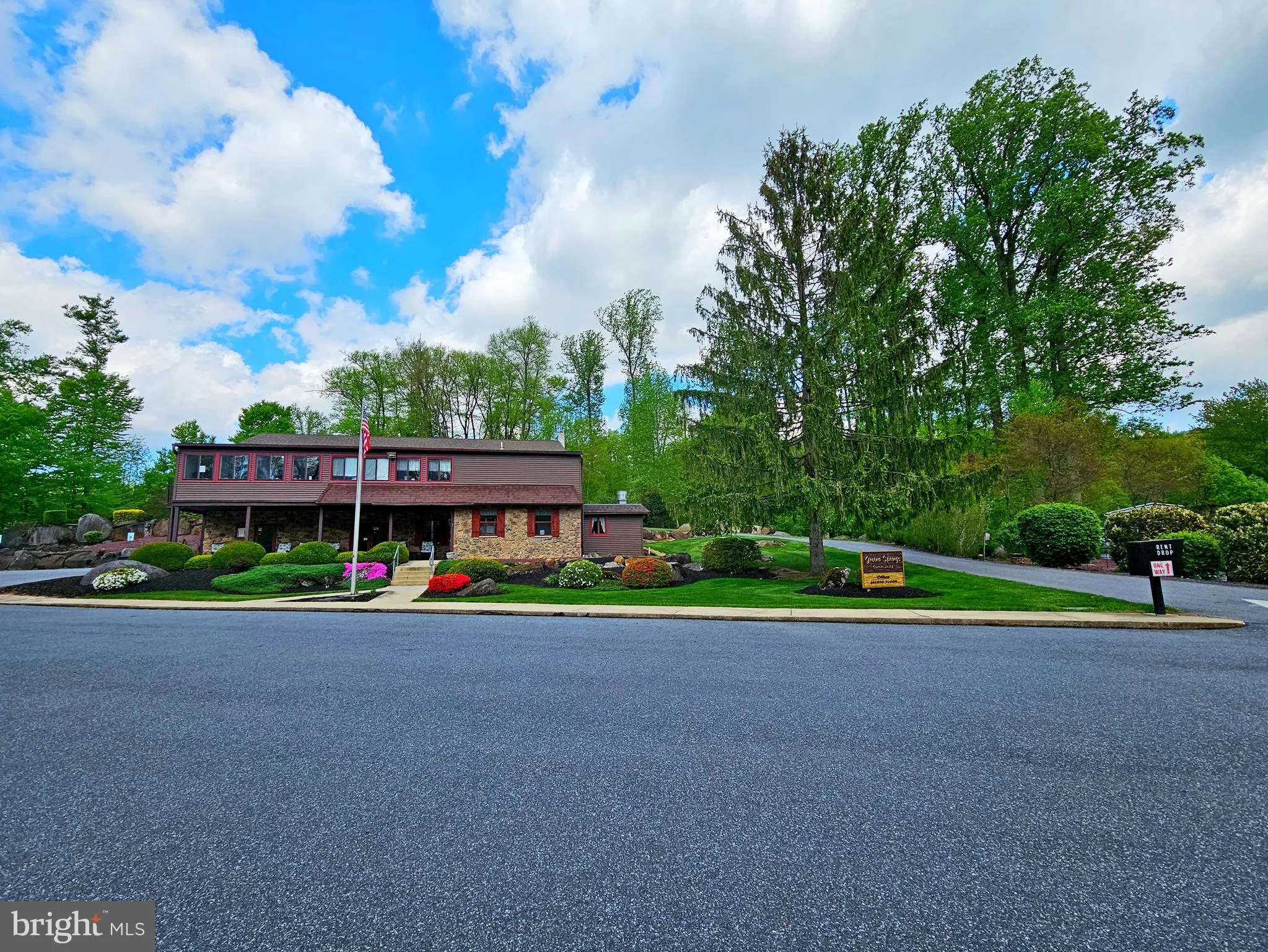 Manheim, Pennsylvania 17545, United States, 2 Bedrooms Bedrooms, ,1 BathroomBathrooms,Residential,Pending,122916