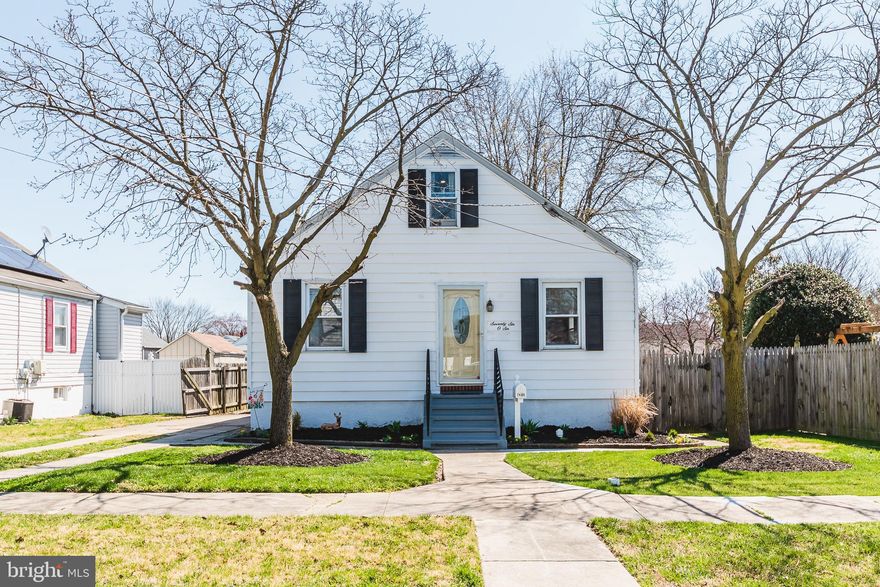Well Maintained 3 Bedroom 2.5 Bathroom sitting on a fenced in large private yard in Northshire! Featuring an open floor plan, hardwood floors throughout, granite countertops, two recently remodeled full bathrooms, and a master suite on the second floor!