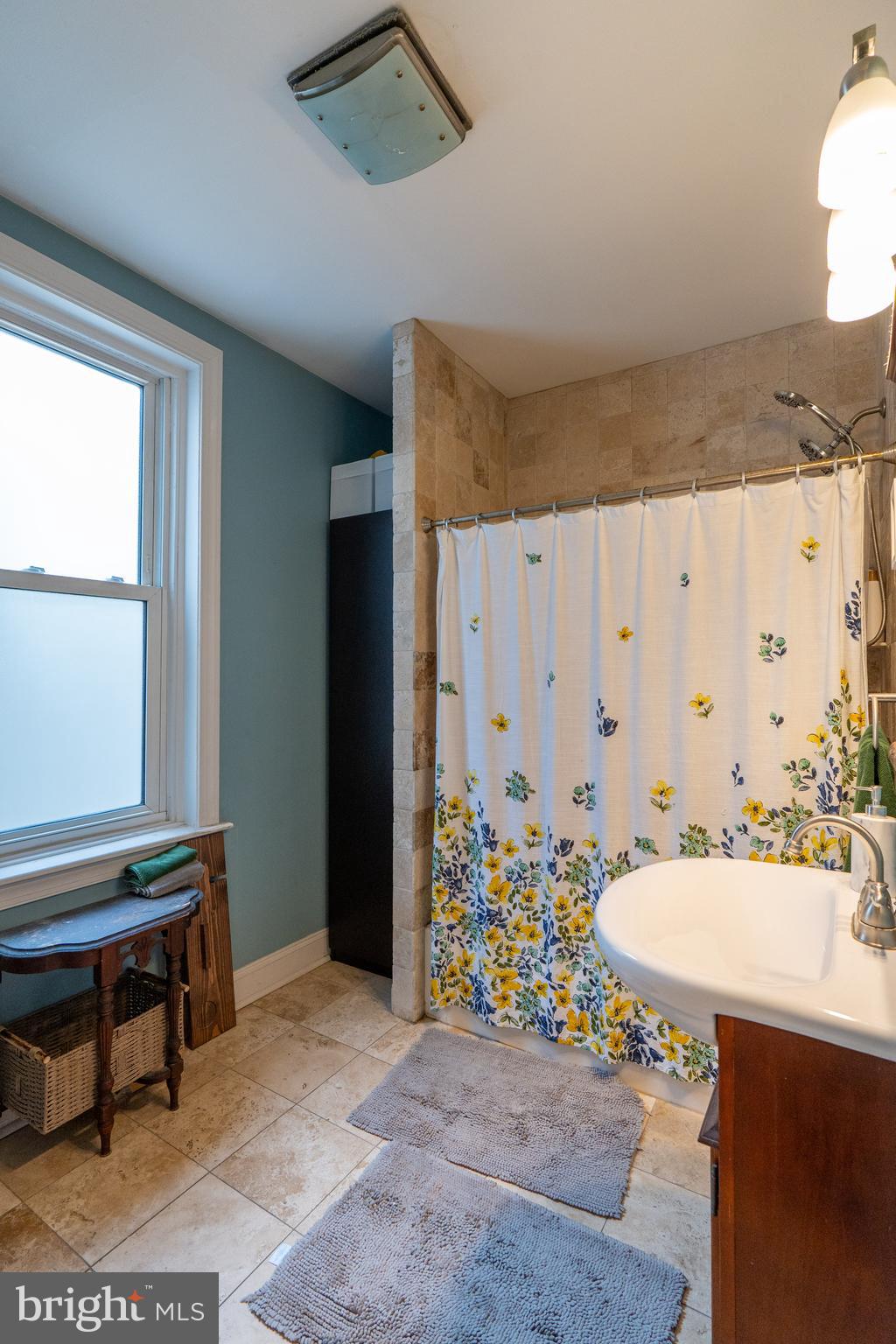 GIRARD ESTATES - Residential Lease