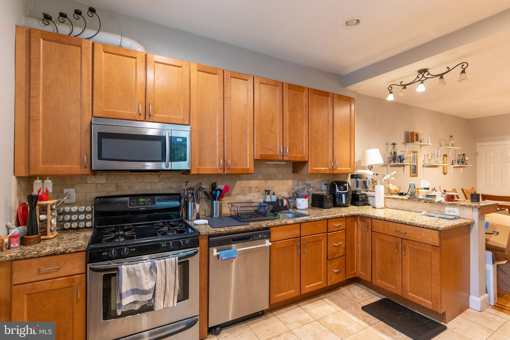 GIRARD ESTATES - Residential Lease