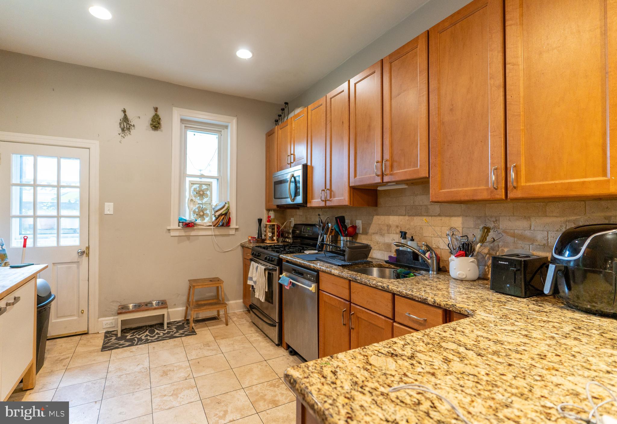 GIRARD ESTATES - Residential Lease