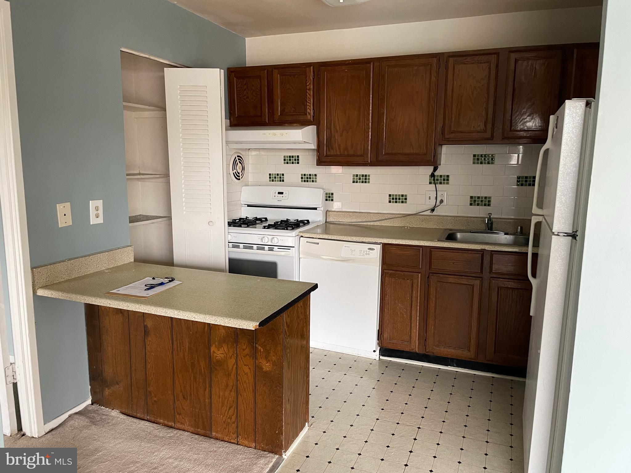 TIMBERLANE VILLAGE GARDEN CONDOMINIUMS - Residential