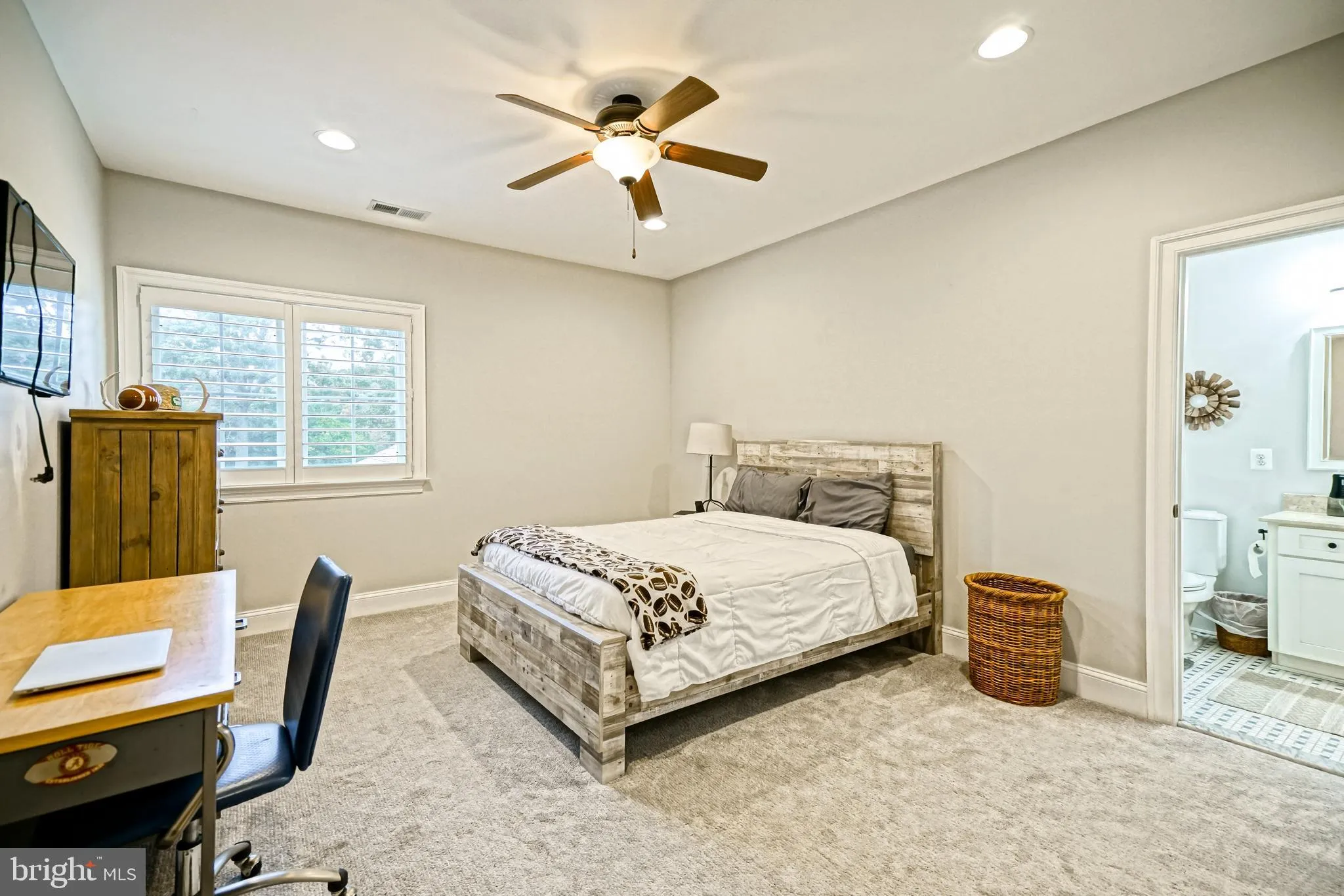 Lewes, Delaware 19958, United States, 6 Bedrooms Bedrooms, ,6 BathroomsBathrooms,Residential,Active,240353