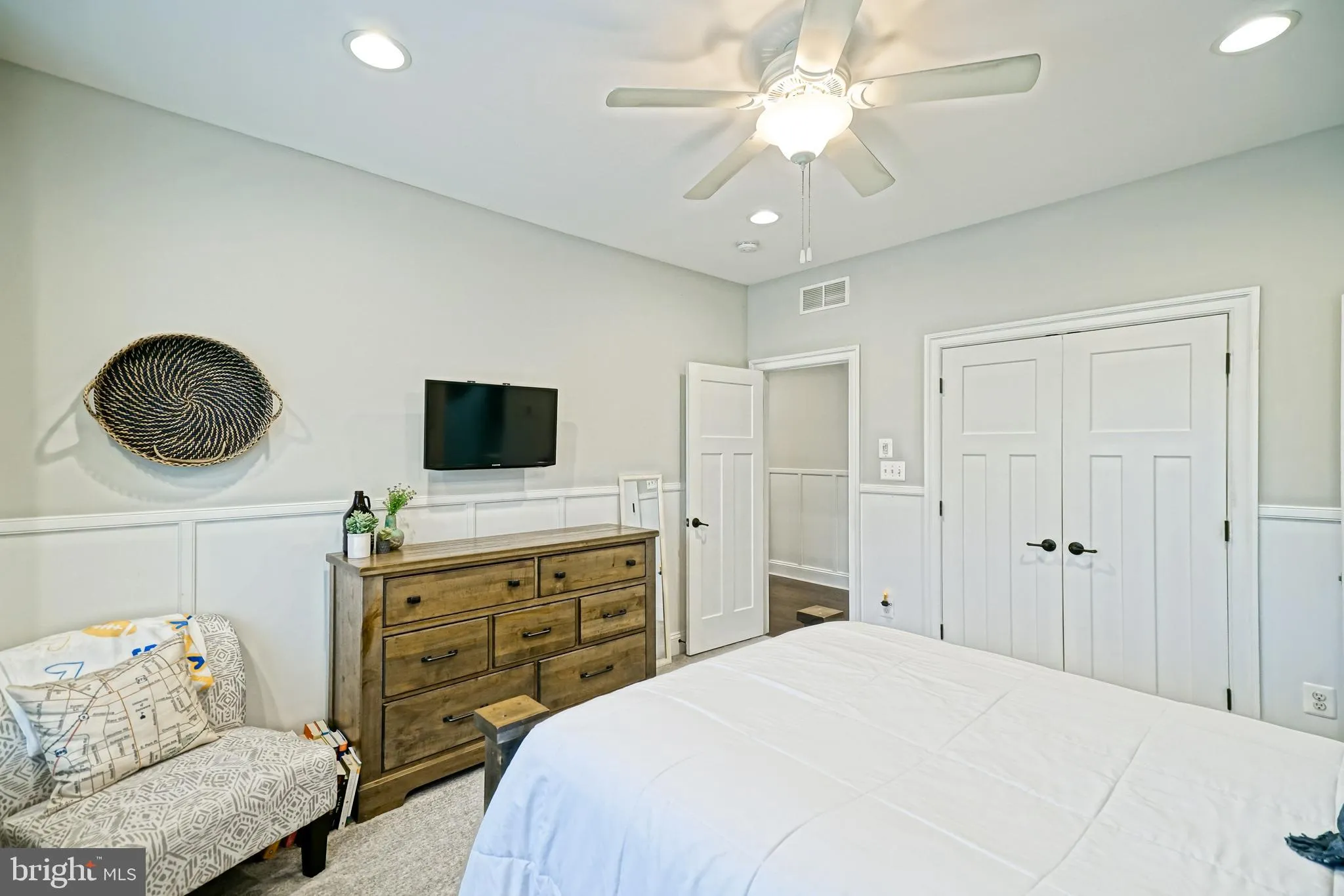 Lewes, Delaware 19958, United States, 6 Bedrooms Bedrooms, ,6 BathroomsBathrooms,Residential,Active,240353