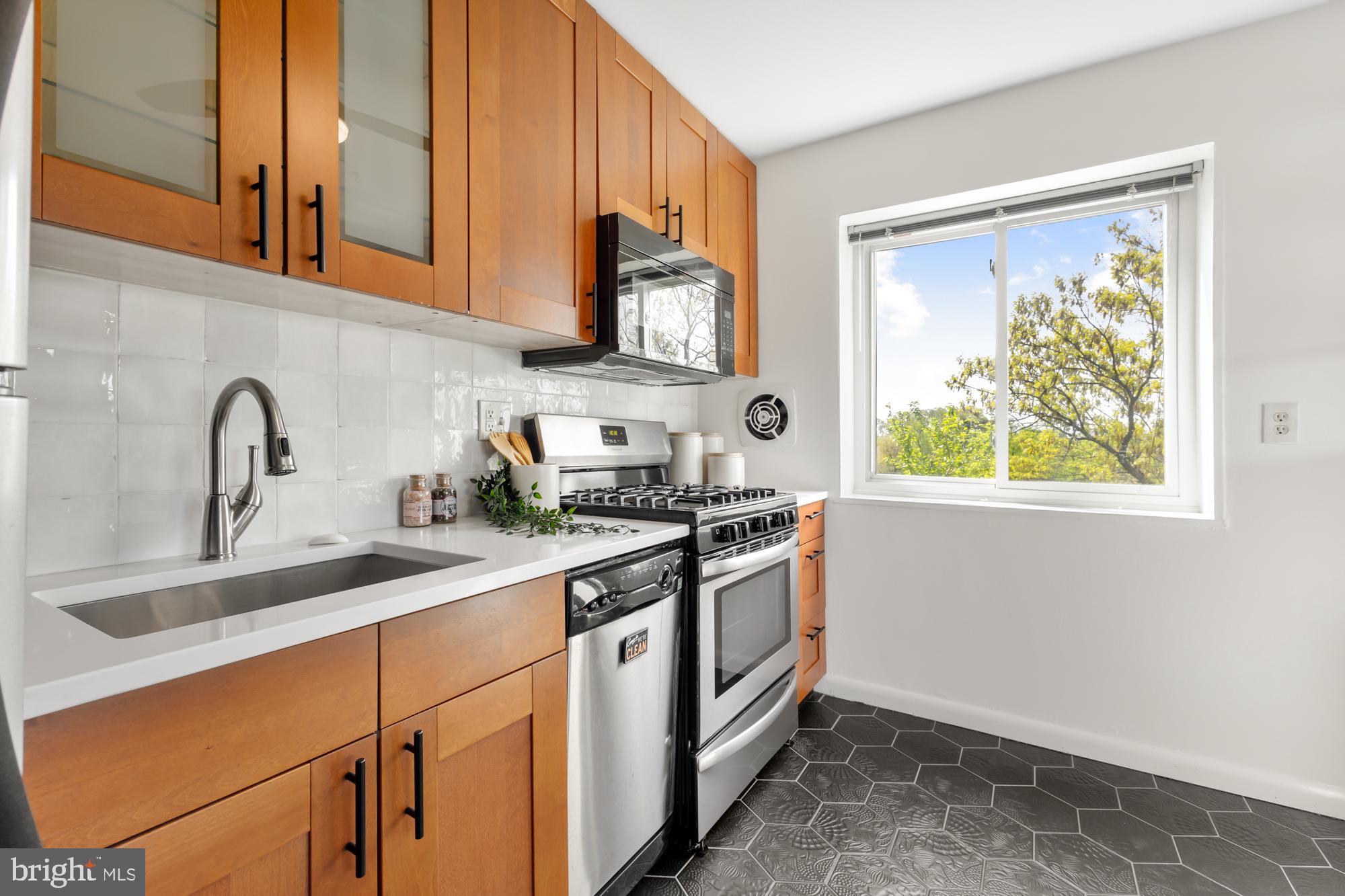 THE CAROLYN - Residential