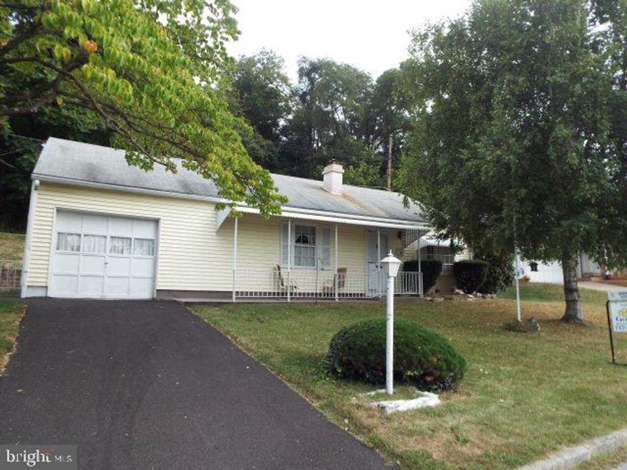 3 bedroom 1 bath ranch home in nice area. 1 car attached garage and screened in back porch.