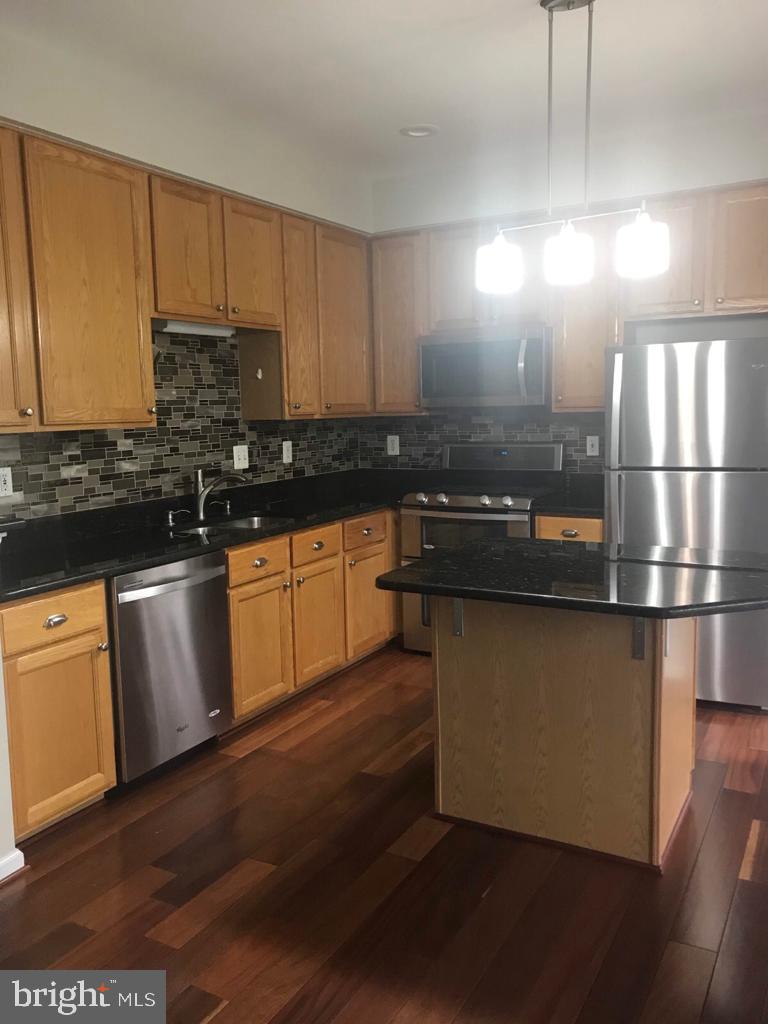 WELLESLEY - Residential Lease