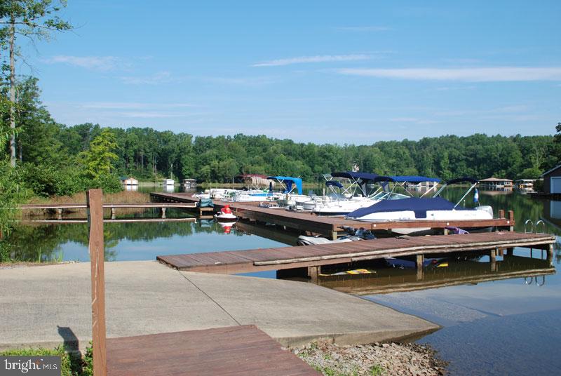 PINE HARBOUR - Residential Lease