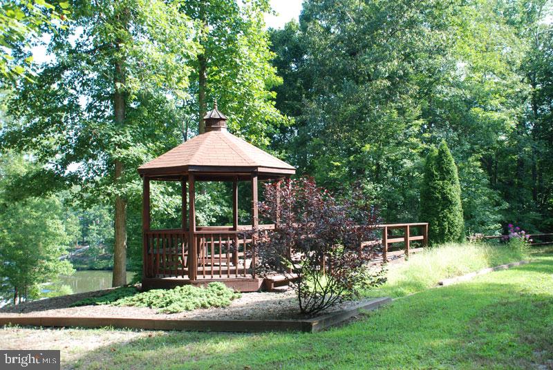 PINE HARBOUR - Residential Lease