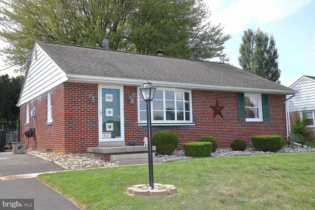 Photo of 18 HIGHLAND DR, LANCASTER, PA 17602 (MLS # PALA2040220)