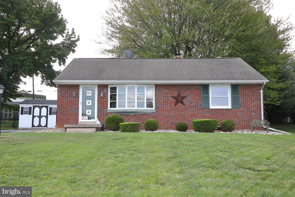 Photo of 18 HIGHLAND DR, LANCASTER, PA 17602 (MLS # PALA2040220)