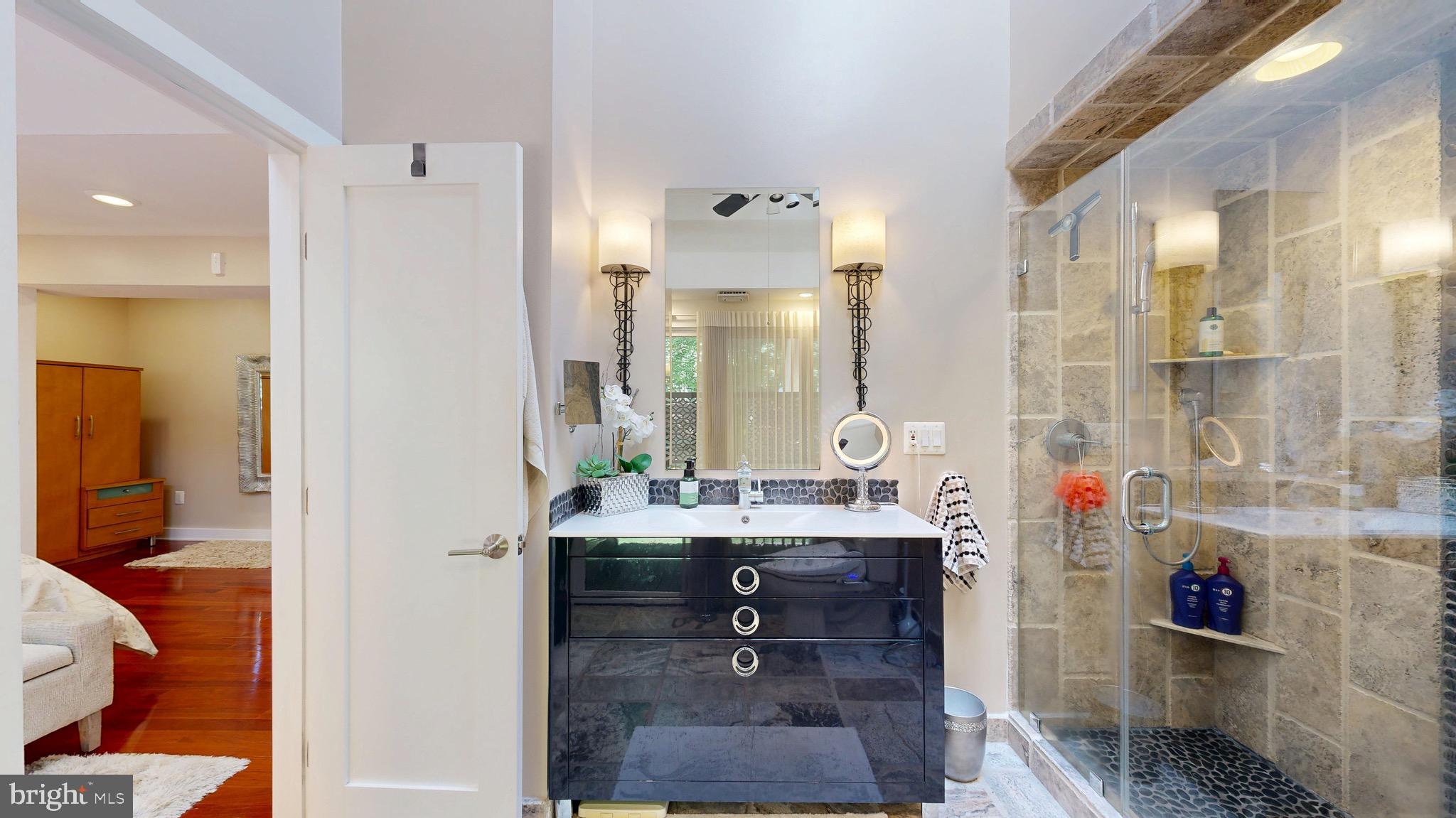 SHADOWALK - Residential