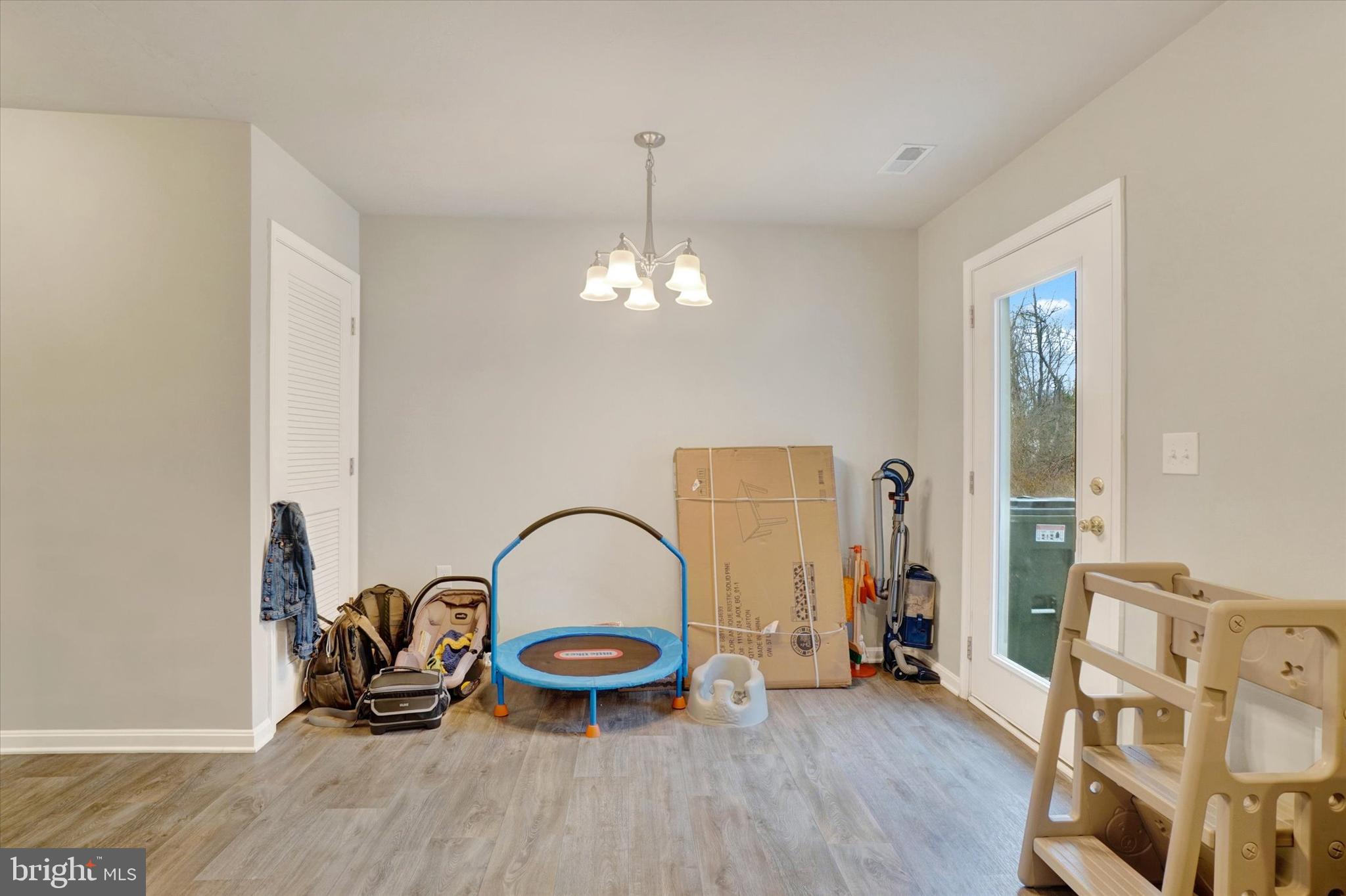 CREEKSIDE VILLAGE - Residential