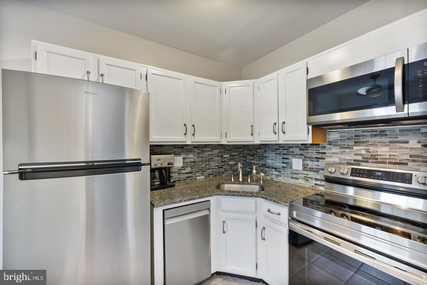 1902 RHODES STREET N 66